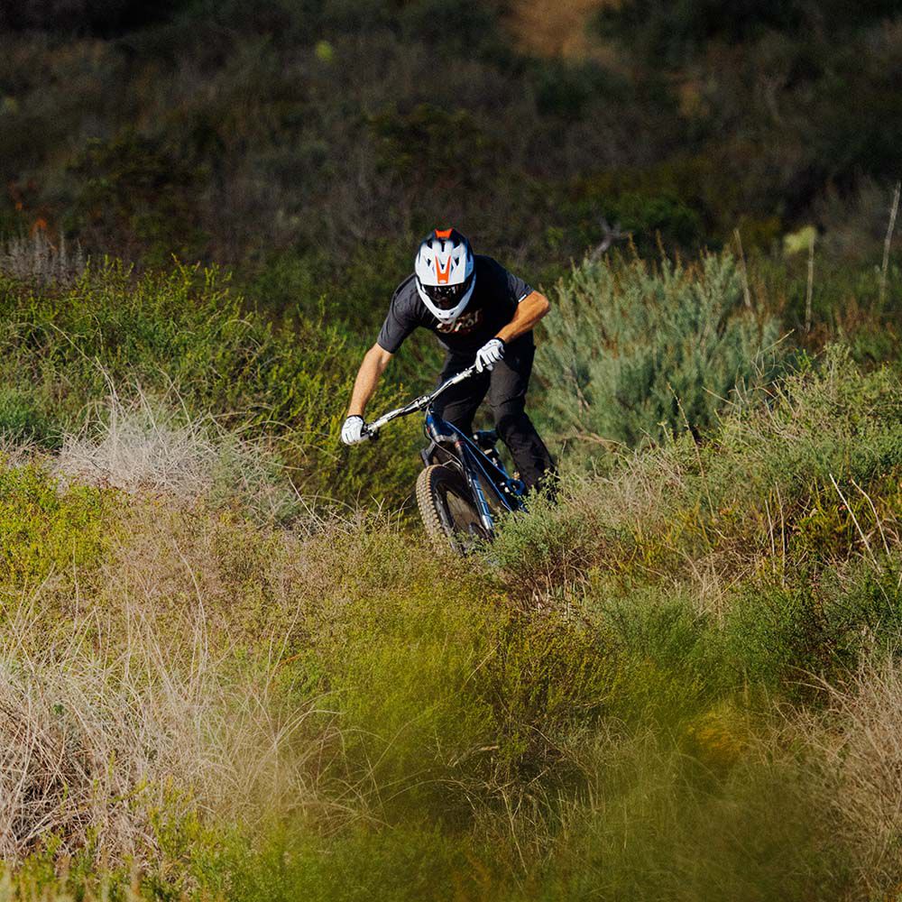 Man wearing Full Air Mips on bike downhill